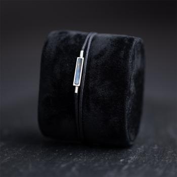 Preview: 1,5 mm schwarzes Nylonarmband mit Carbonfaser-Finish - Talis Black Silver